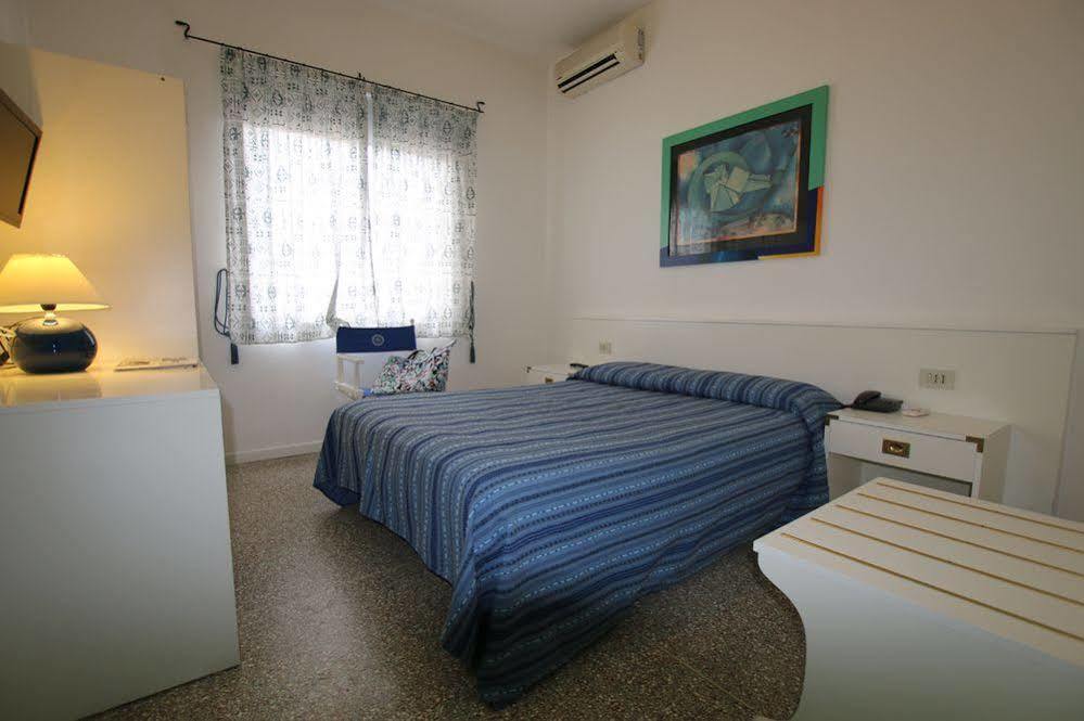 Hotel Garni' Serena Caorle Buitenkant foto