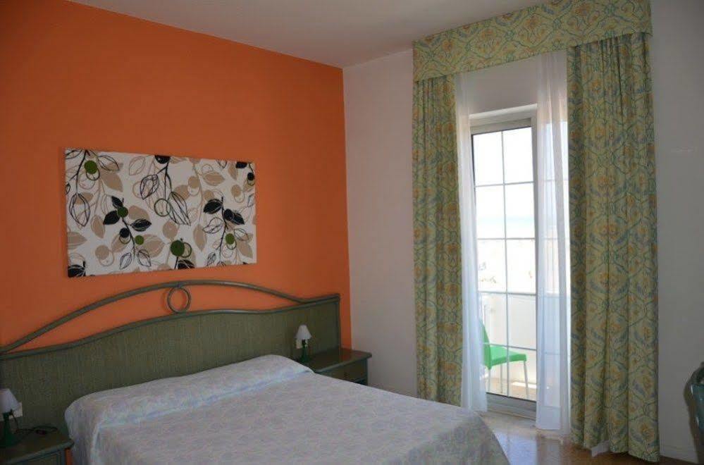 Hotel Garni' Serena Caorle Buitenkant foto